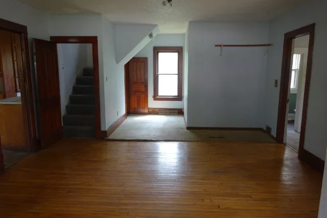 $59,900 | 110 East 9th Street, Neillsville, WI 54456