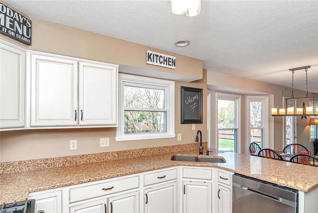 9916 Mapleton Court Fishers, IN 46037 - Photo 9 of 35 Gallery Image 9