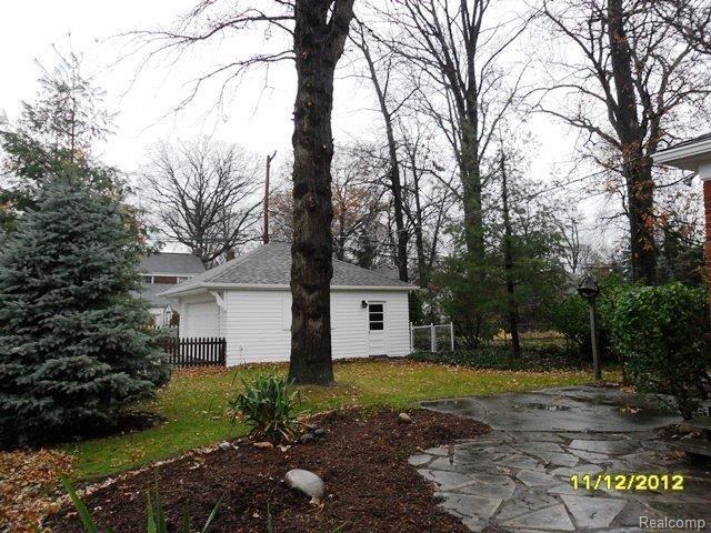 1908 Severn Road Grosse Pointe, MI 48236 - Photo 15 of 25 =backyard and patio.JPG