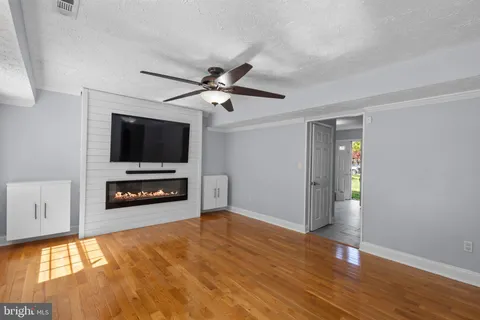 $527,900 | 8604 Valley Drive, Waldorf, MD 20603