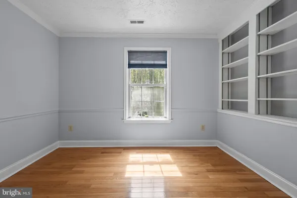 a view of empty room with windows