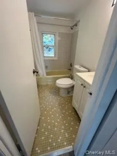 a view of entryway front of house