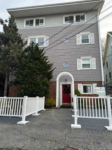 $4,625 | 76 Bayview Avenue, Unit D, Northport, NY 11768