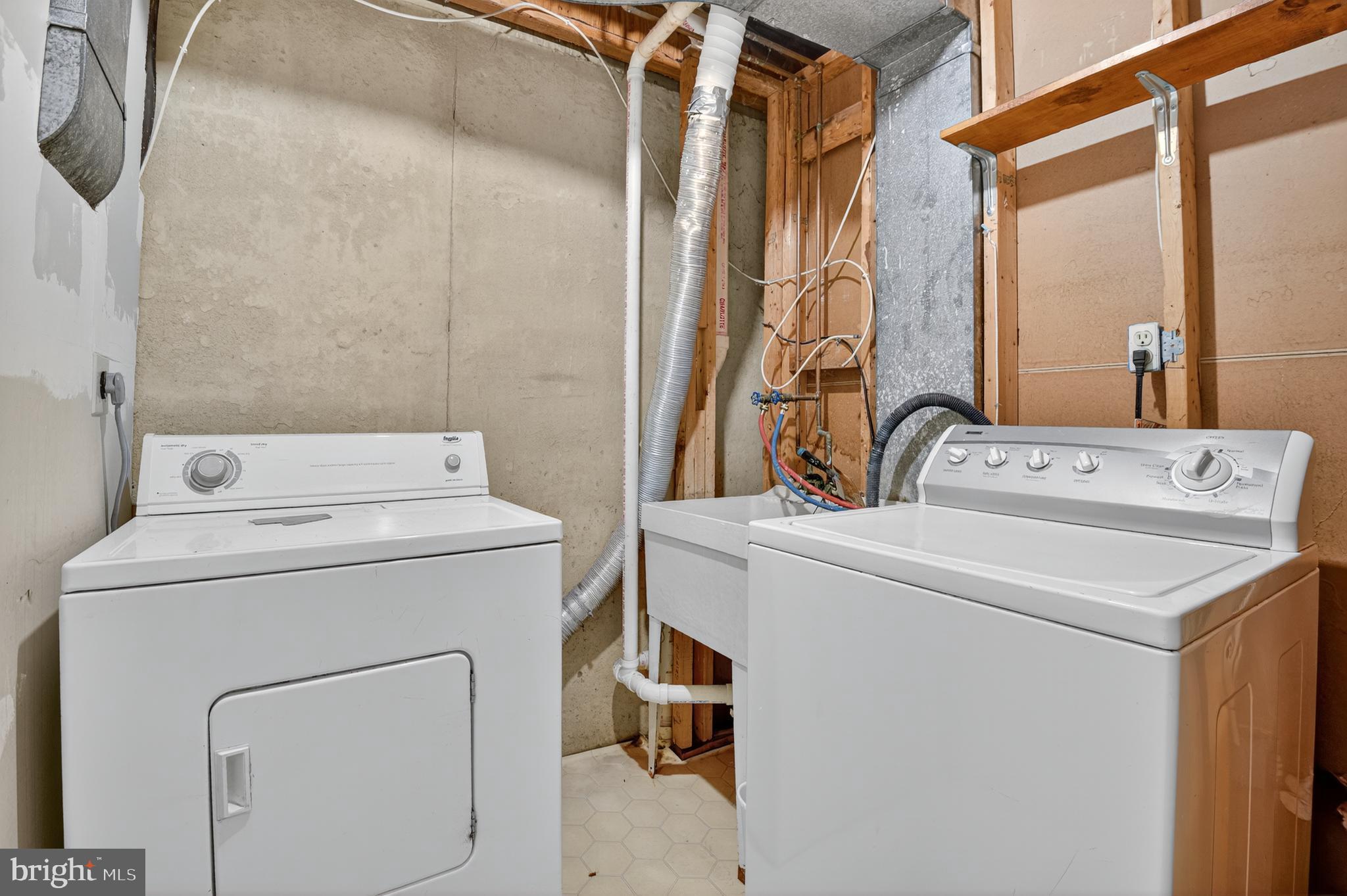 18314 Hallmark Court Gaithersburg, MD 20879 - Photo 14 of 26 a utility room with dryer and washer