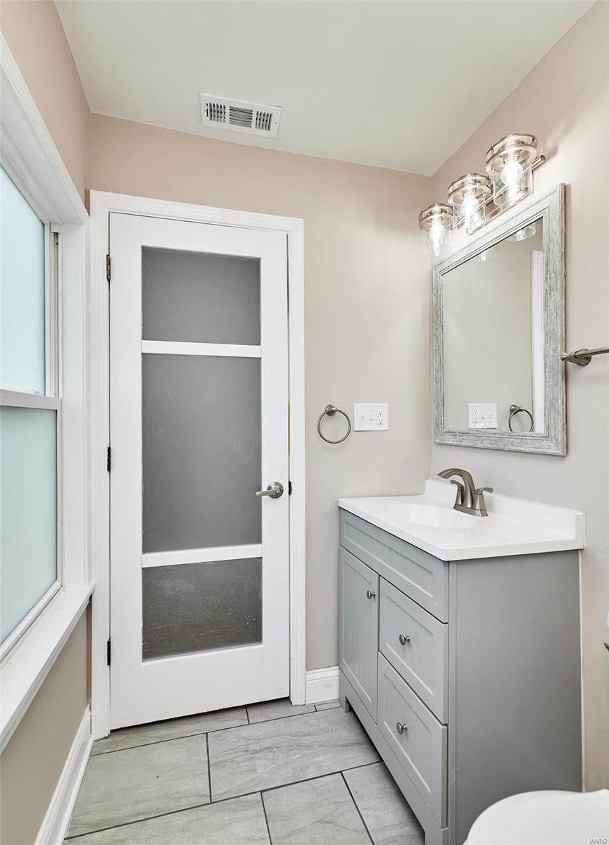 2969 Ridgeway Avenue St. Louis, MO 63114 - Photo 15 of 32 Gallery Image 15