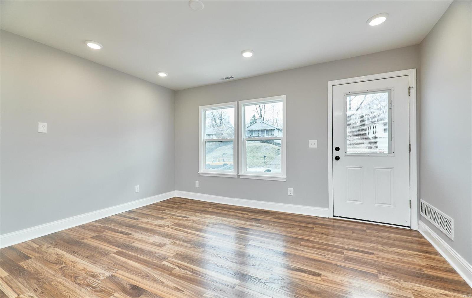 2969 Ridgeway Avenue St. Louis, MO 63114 - Photo 3 of 32 Gallery Image 3