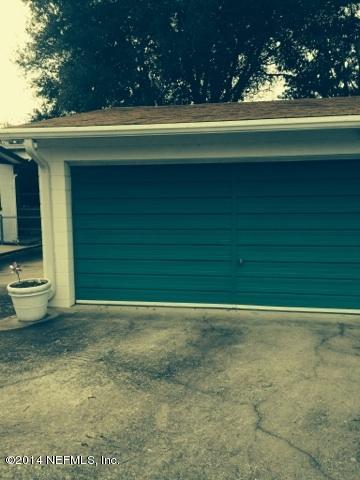 3544 Buckhead Road Jacksonville, FL 32216 - Photo 12 of 13 Garage Door