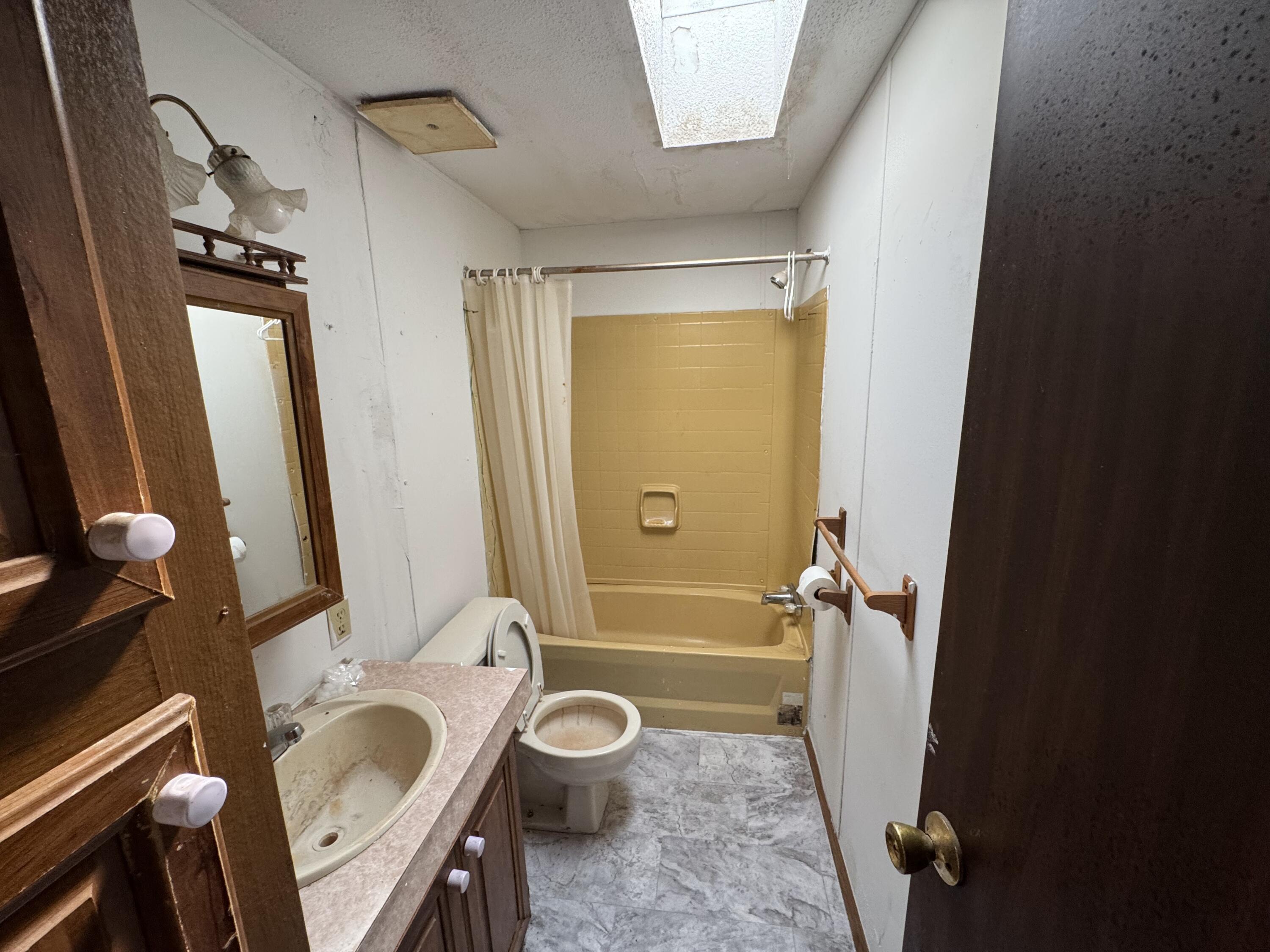 9381 Jones Road Howard City, MI 49329 - Photo 14 of 31 Bath