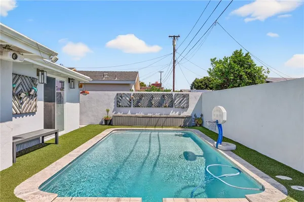 $925,000 | 3210 East Janice Street, Long Beach, CA 90805