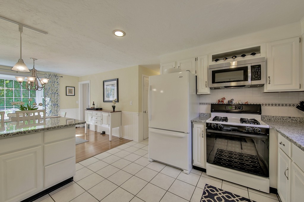 102 Fitzpatrick Road Grafton, MA 01519 - Photo 9 of 25 a kitchen with a stove and a microwave