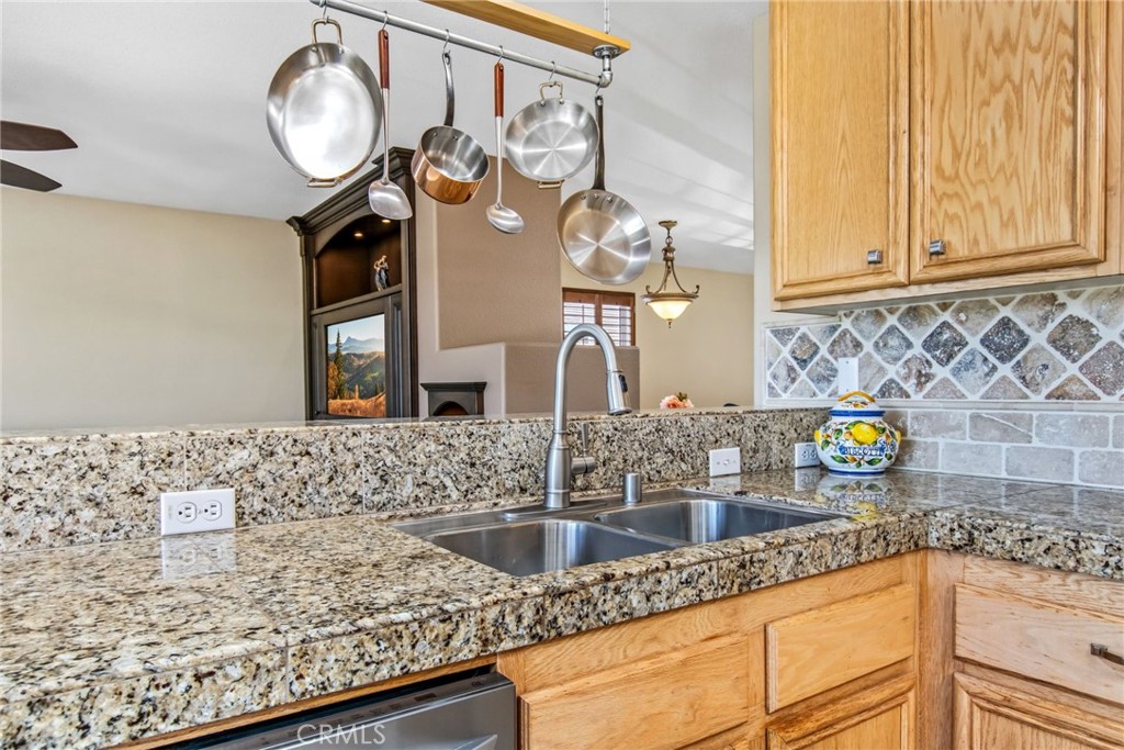 29341 Wildcat Canyon Road Menifee, CA 92587 - Photo 12 of 36 Breakfast Bar