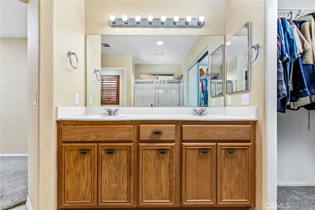 29341 Wildcat Canyon Road Menifee, CA 92587 - Photo 17 of 36 Dual Sinks at Primary Bath