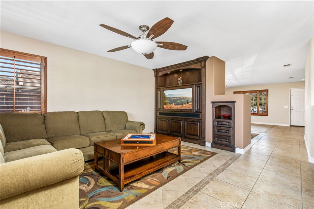 29341 Wildcat Canyon Road Menifee, CA 92587 - Photo 9 of 36 Beautiful Built-ins