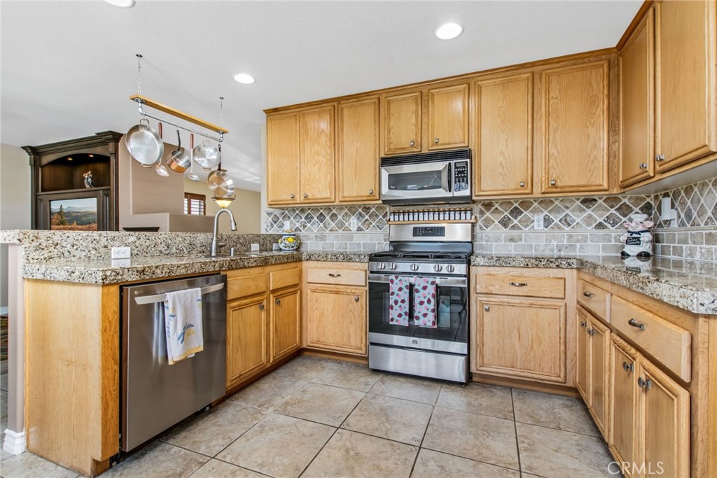 29341 Wildcat Canyon Road Menifee, CA 92587 - Photo 10 of 36 Spacious Kithen