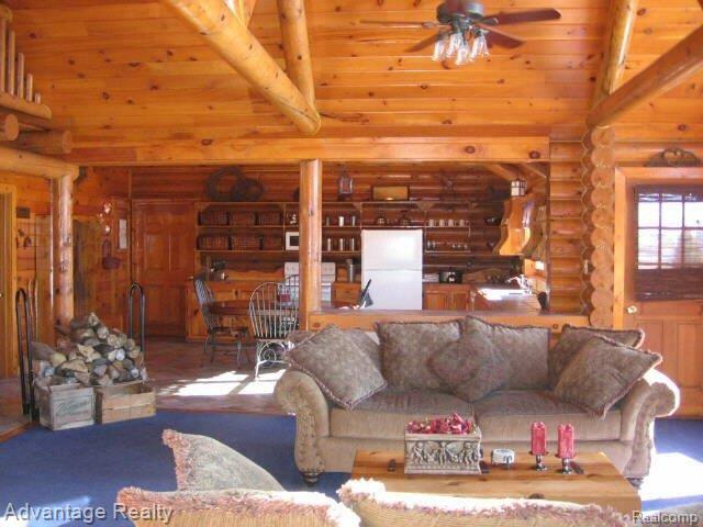 13192 Hunt Road Memphis, MI 48041 - Photo 8 of 17 great rm.JPG