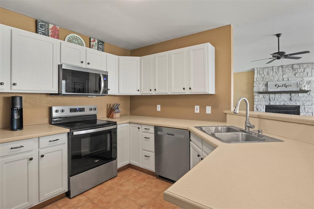 933 Calder Street Howe, TX 75459 - Photo 8 of 25 Gallery Image 8
