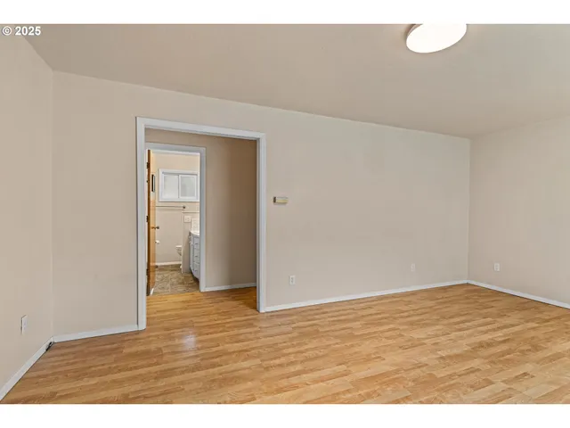 $565,000 | 93521 Pleasant Valley Lane, Myrtle Point, OR 97458