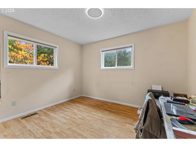 $565,000 | 93521 Pleasant Valley Lane, Myrtle Point, OR 97458