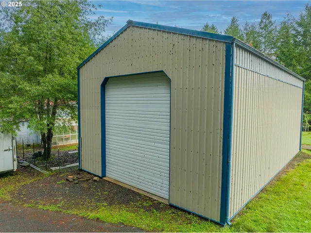 $565,000 | 93521 Pleasant Valley Lane, Myrtle Point, OR 97458