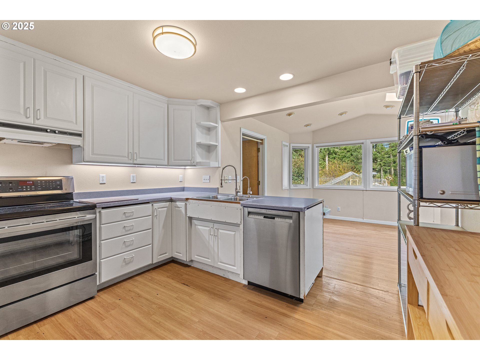 93521 Pleasant Valley Lane Myrtle Point, OR 97458 - Photo 23 of 46