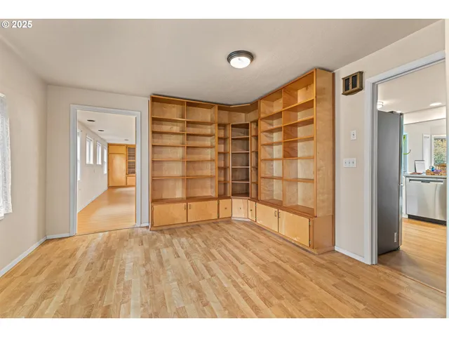 $565,000 | 93521 Pleasant Valley Lane, Myrtle Point, OR 97458