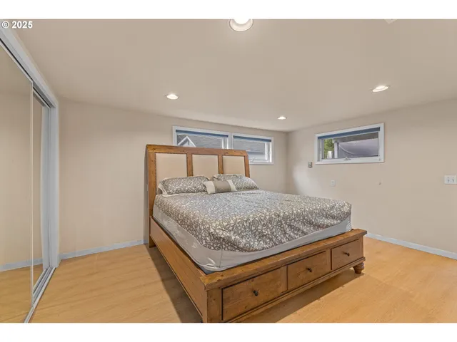 $565,000 | 93521 Pleasant Valley Lane, Myrtle Point, OR 97458