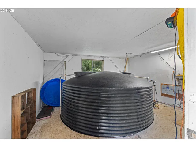 $565,000 | 93521 Pleasant Valley Lane, Myrtle Point, OR 97458