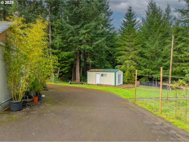 $565,000 | 93521 Pleasant Valley Lane, Myrtle Point, OR 97458