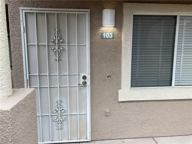 $1,595 | 2001 Quartz Cliff Street, Unit 103, Las Vegas, NV 89117