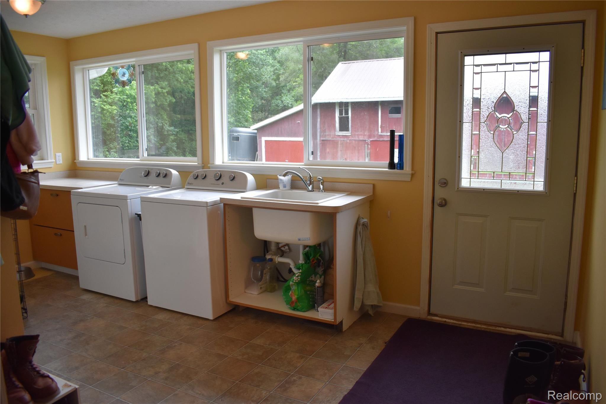 7205 West Lange Road Fowlerville, MI 48836 - Photo 8 of 25 Laundryroom_1.jpg