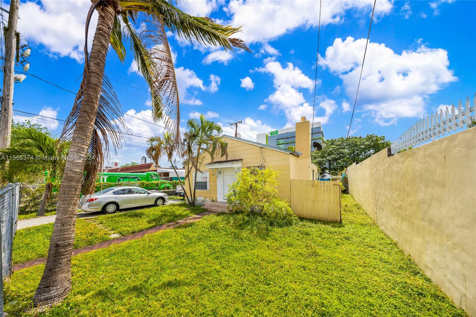 2728 Northwest 3rd Street Miami, FL 33125 - Photo 20 of 33 a view of backyard of a building