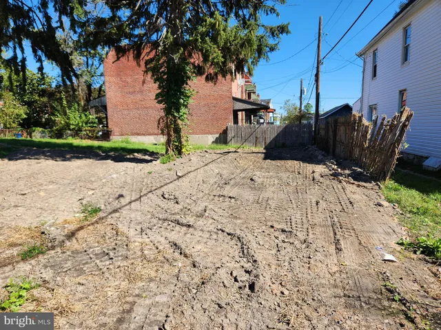 a view of a backyard of the house