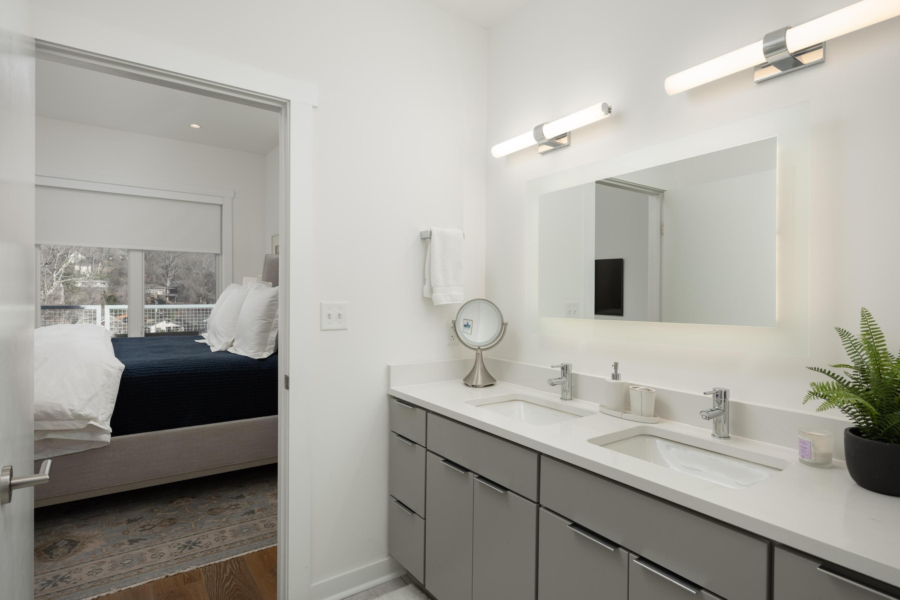 411 Fairpoint Street, Unit 208 Chattanooga, TN 37405 - Photo 12 of 28 2024_02_February_411_Fairpoint_St_Unit_2