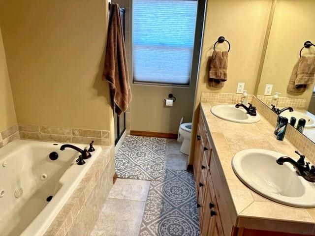 800 Esprit Lane Fruita, CO 81521 - Photo 20 of 38 a bathroom with a sink and mirror with bathtub