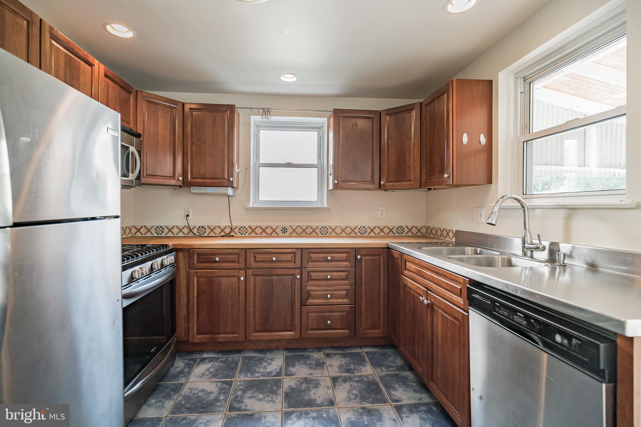112 Crooked Billet Road Hatboro, PA 19040 - Photo 11 of 28 Kitchen