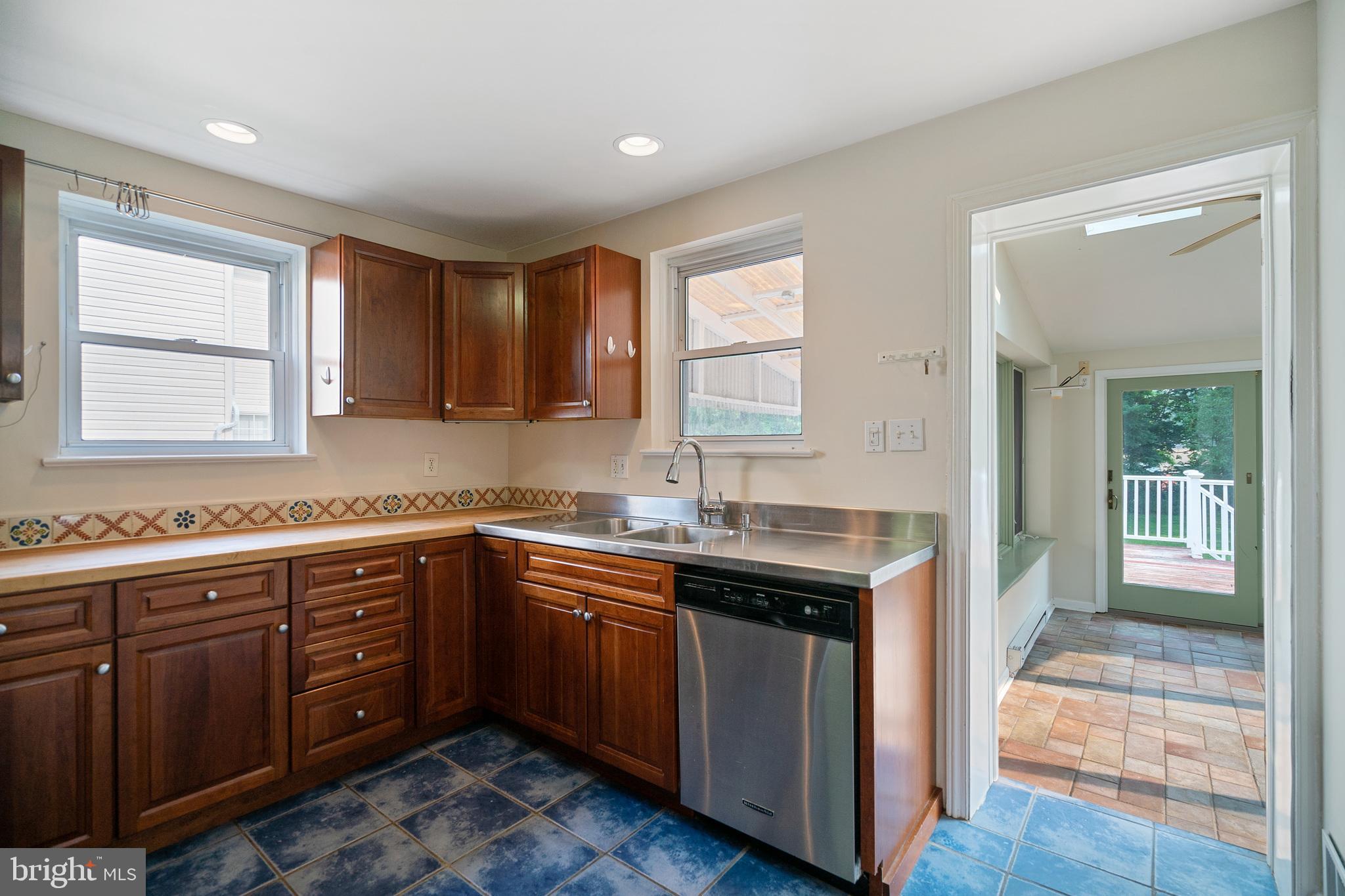 112 Crooked Billet Road Hatboro, PA 19040 - Photo 12 of 28 Kitchen