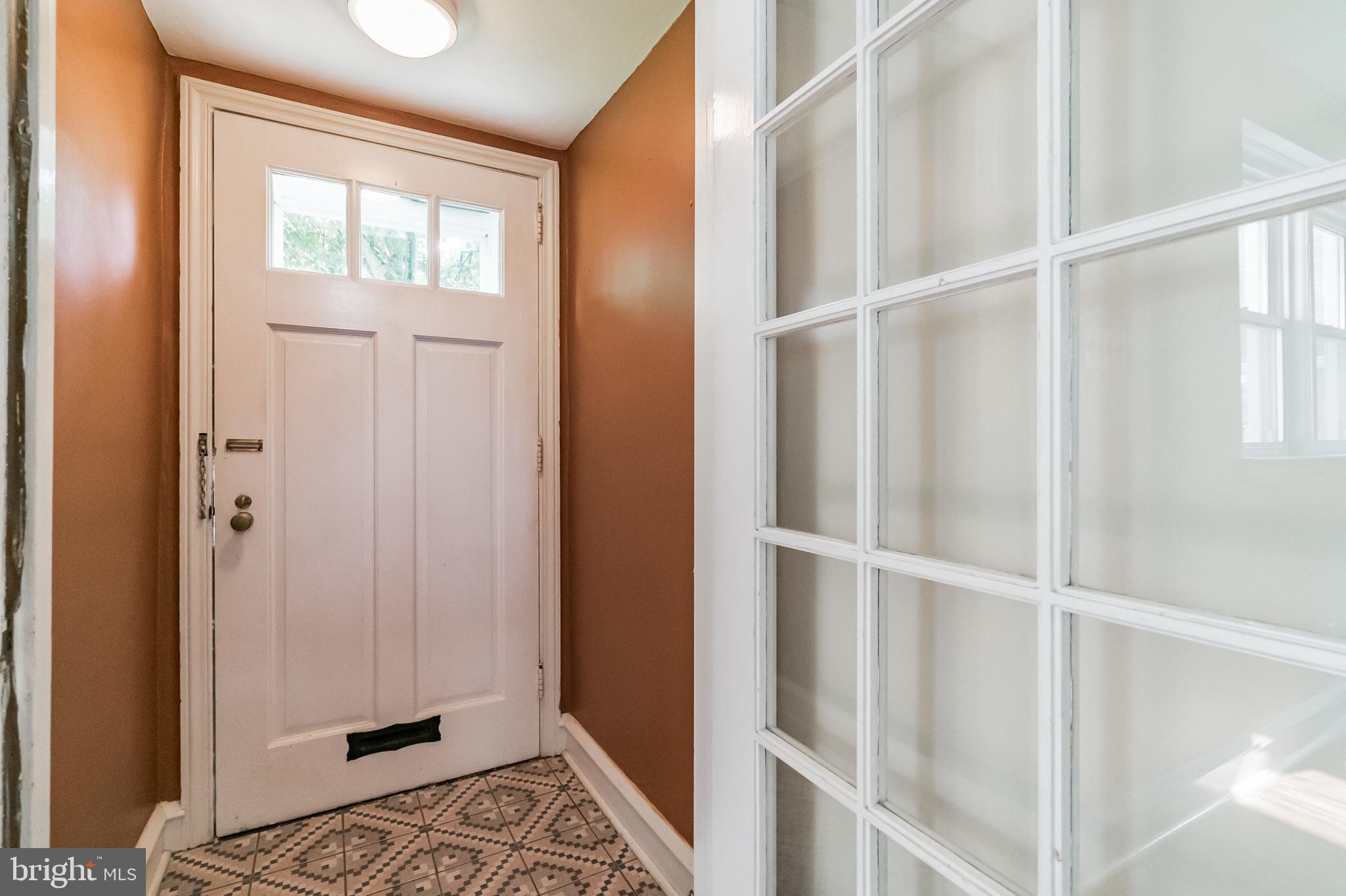 112 Crooked Billet Road Hatboro, PA 19040 - Photo 3 of 28 Vestibule Entry