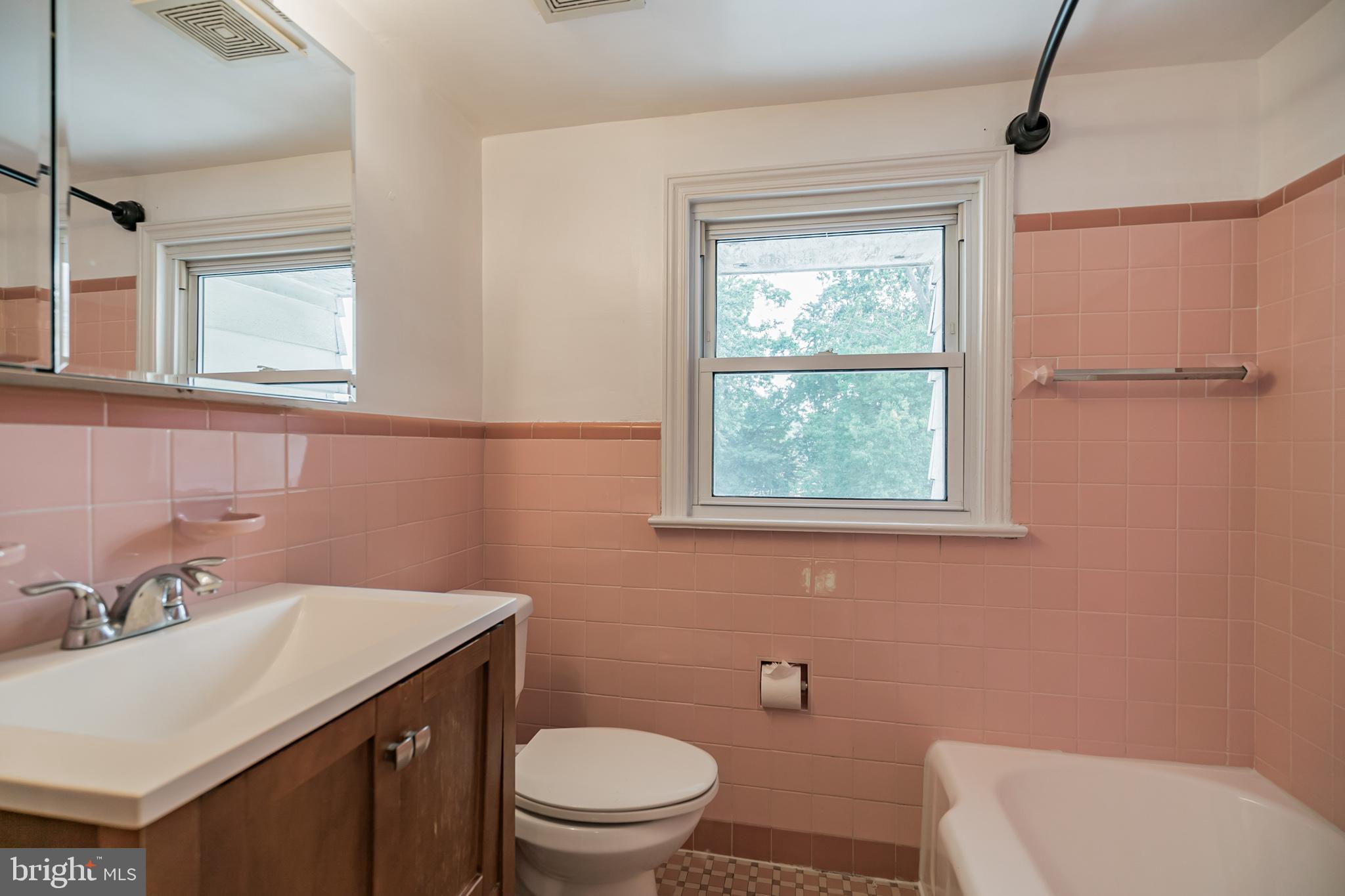 112 Crooked Billet Road Hatboro, PA 19040 - Photo 21 of 28 Full Bath