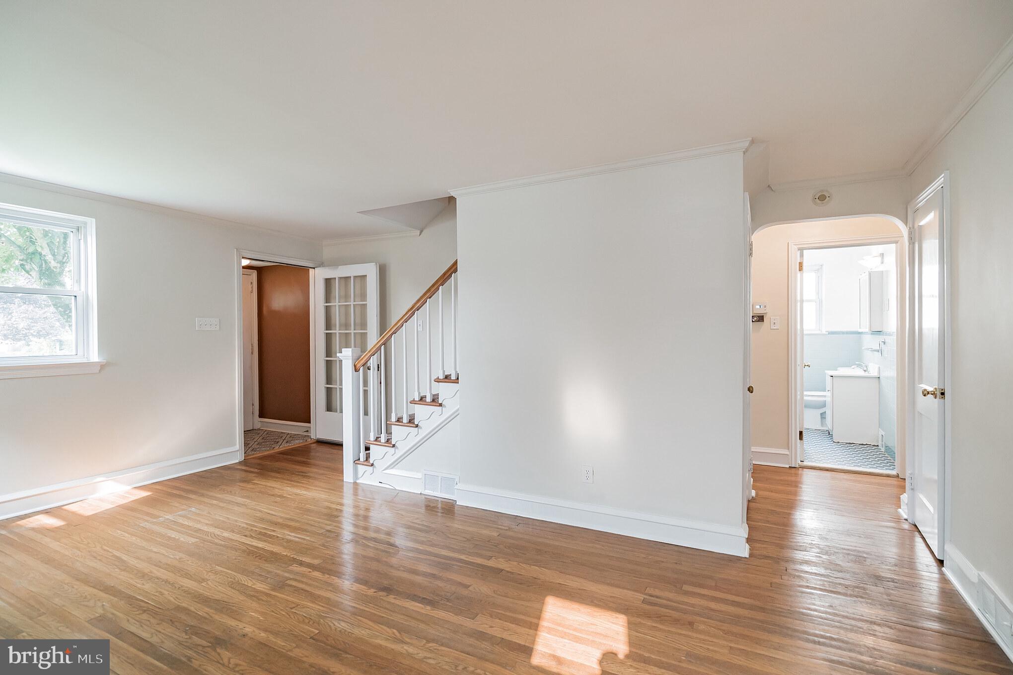 112 Crooked Billet Road Hatboro, PA 19040 - Photo 6 of 28 Living Room
