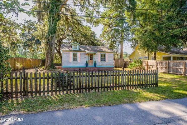 $2,000 | 2514 Acorn Hill Avenue, Beaufort, SC 29902