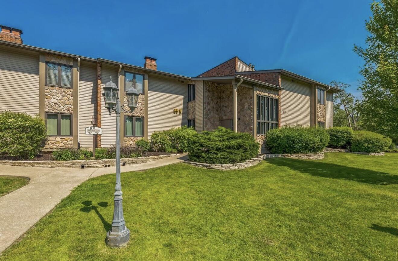 33 Abbey Villa Circle, Unit F Fontana, WI 53125 - Photo 1 of 1 IMG_5361