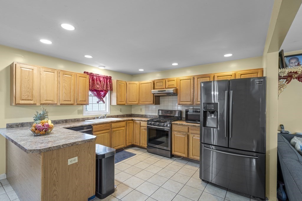 140 Grant Street Fall River, MA 02721 - Photo 12 of 42
