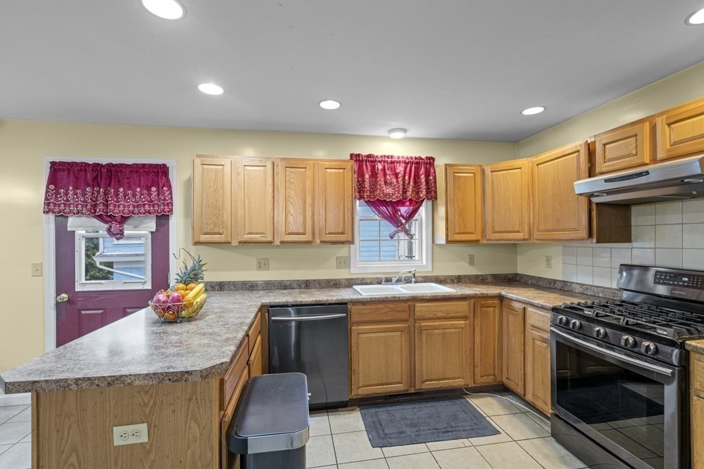140 Grant Street Fall River, MA 02721 - Photo 10 of 42