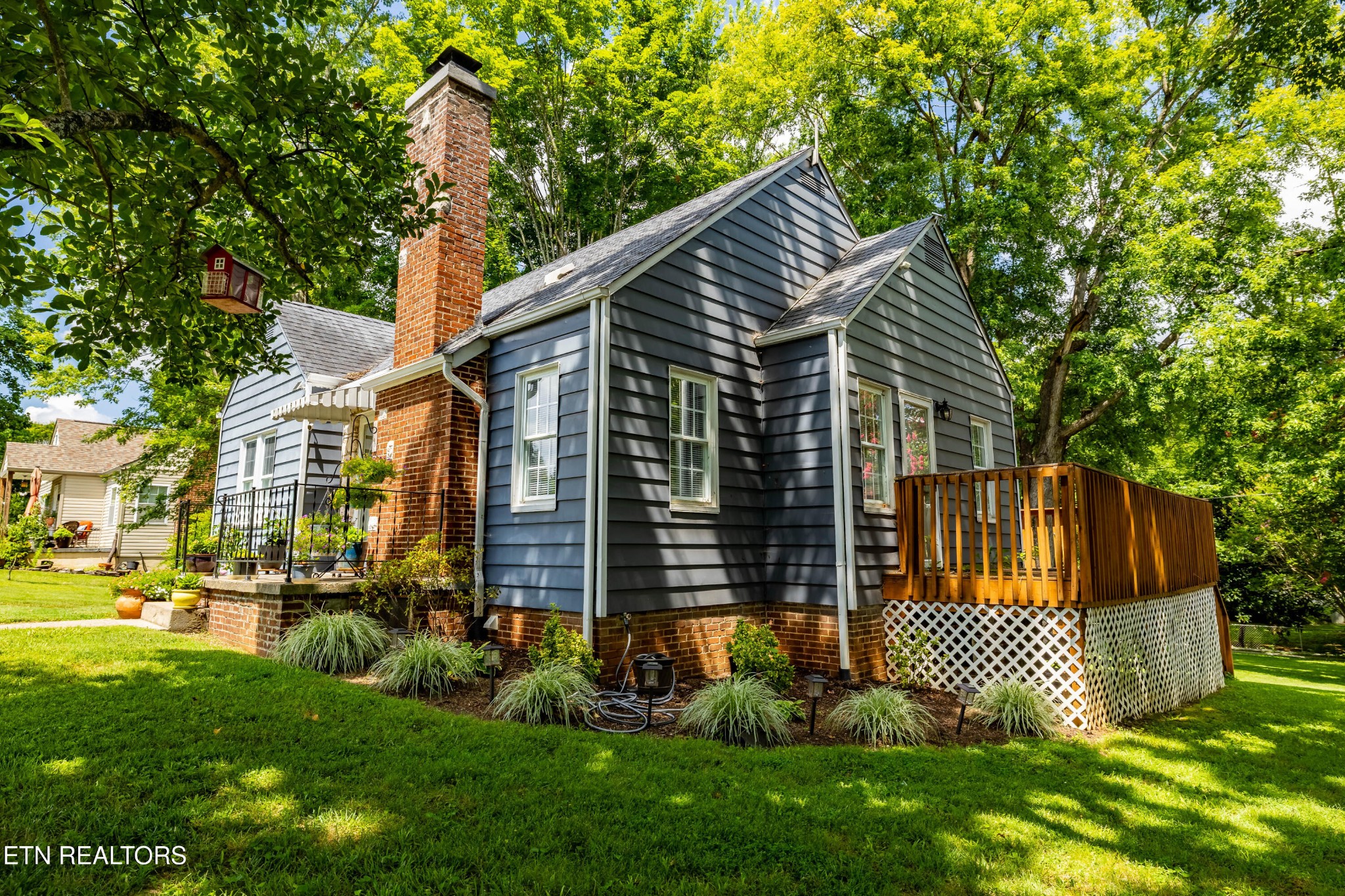 2009 Crest Road Maryville, TN 37804 - Photo 2 of 30 Gallery Image 2