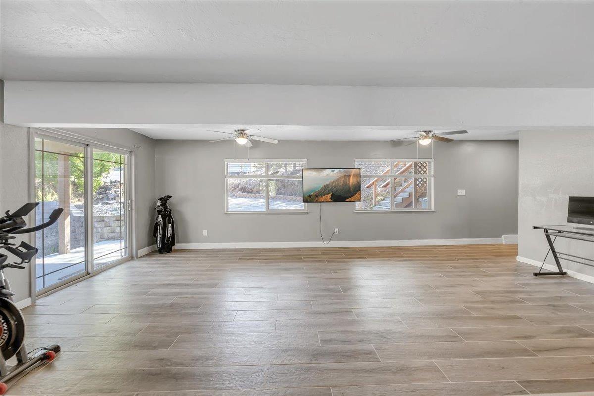 1499 Sawmill Road, Unit 594 Copperopolis, CA 95228 - Photo 54 of 98 Such a great room!