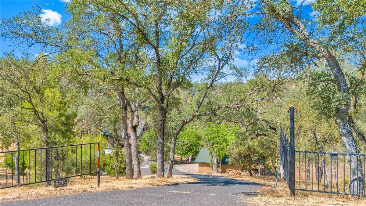 1499 Sawmill Road, Unit 594 Copperopolis, CA 95228 - Photo 69 of 98 Metal entry fencing and gate for additional privacy.