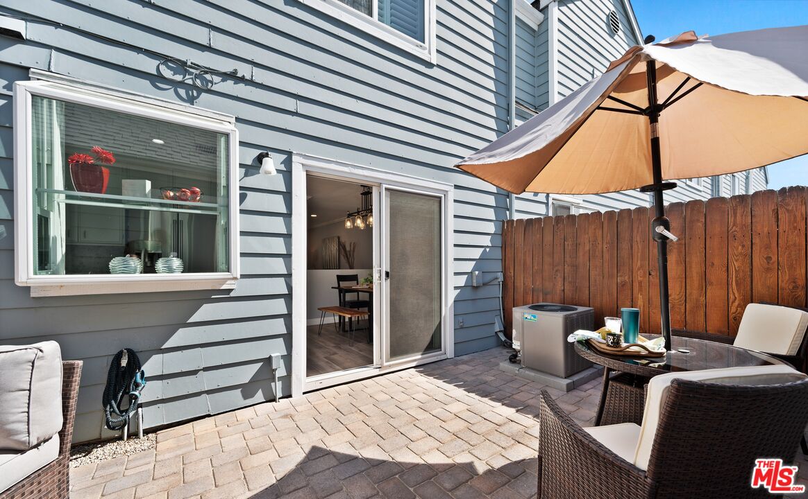 591 Garfield Avenue, Unit 5 Pasadena, CA 91101 - Photo 22 of 48 a backyard of a house with seating space