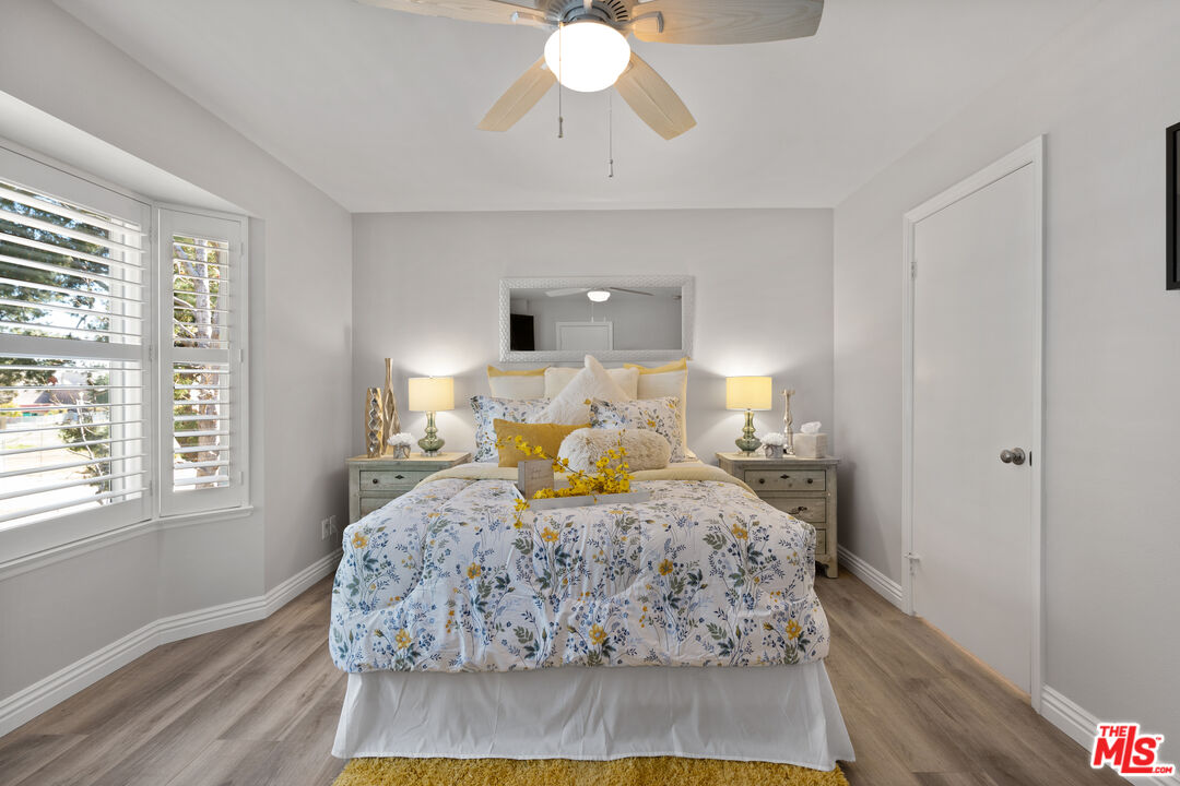 591 Garfield Avenue, Unit 5 Pasadena, CA 91101 - Photo 26 of 48 a bedroom with a large bed and a chandelier