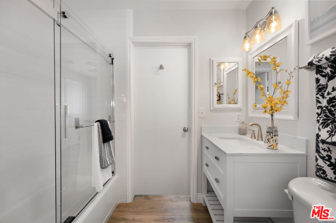 591 Garfield Avenue, Unit 5 Pasadena, CA 91101 - Photo 30 of 48 a bathroom with a tub sink and mirror