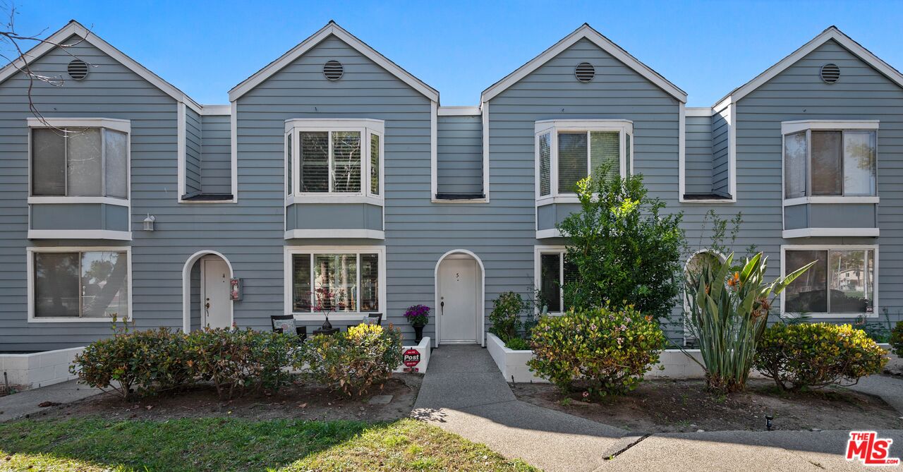 591 Garfield Avenue, Unit 5 Pasadena, CA 91101 - Photo 44 of 48 a front view of a house with garden
